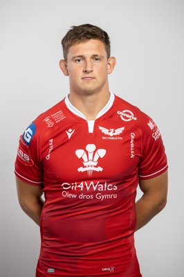 150921 - Scarlets Rugby Squad Headshots - Josh Helps