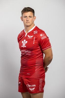 150921 - Scarlets Rugby Squad Headshots - Josh Helps