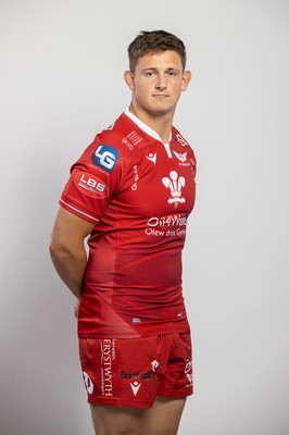 150921 - Scarlets Rugby Squad Headshots - Josh Helps