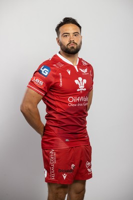 150921 - Scarlets Rugby Squad Headshots - Josh Macleod