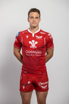 150921 - Scarlets Rugby Squad Headshots - Kieran Hardy