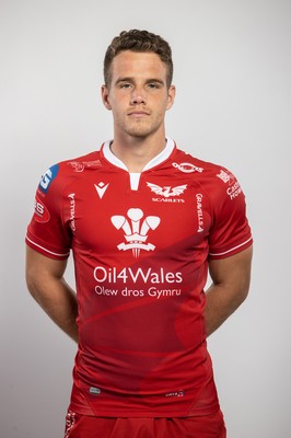 150921 - Scarlets Rugby Squad Headshots - Kieran Hardy