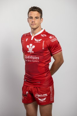 150921 - Scarlets Rugby Squad Headshots - Kieran Hardy