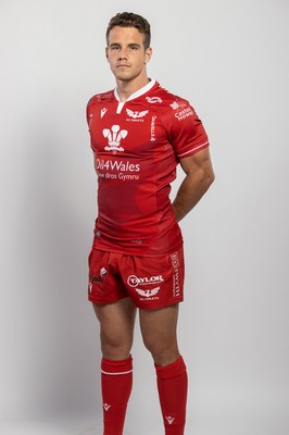 150921 - Scarlets Rugby Squad Headshots - Kieran Hardy