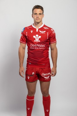 150921 - Scarlets Rugby Squad Headshots - Kieran Hardy