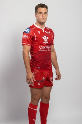 150921 - Scarlets Rugby Squad Headshots - Kieran Hardy