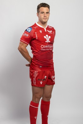 150921 - Scarlets Rugby Squad Headshots - Kieran Hardy