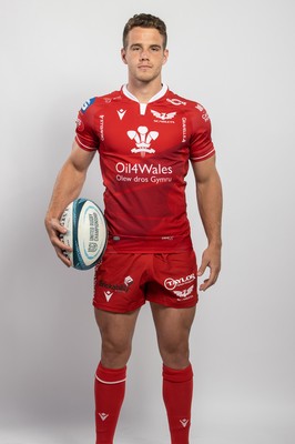 150921 - Scarlets Rugby Squad Headshots - Kieran Hardy