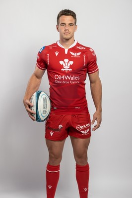 150921 - Scarlets Rugby Squad Headshots - Kieran Hardy