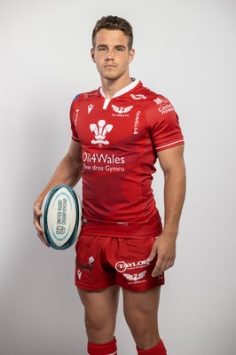 150921 - Scarlets Rugby Squad Headshots - Kieran Hardy