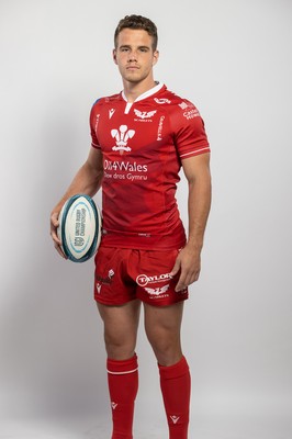 150921 - Scarlets Rugby Squad Headshots - Kieran Hardy