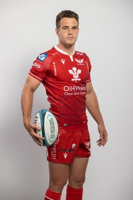 150921 - Scarlets Rugby Squad Headshots - Kieran Hardy