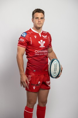 150921 - Scarlets Rugby Squad Headshots - Kieran Hardy