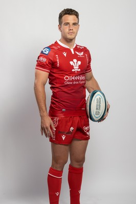 150921 - Scarlets Rugby Squad Headshots - Kieran Hardy