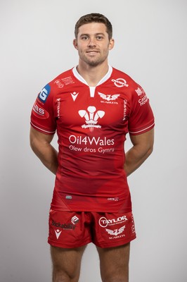 150921 - Scarlets Rugby Squad Headshots - Leigh Halfpenny