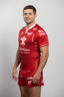 150921 - Scarlets Rugby Squad Headshots - Leigh Halfpenny