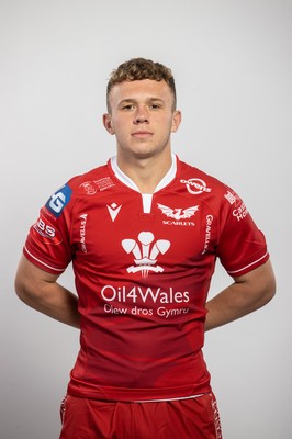 150921 - Scarlets Rugby Squad Headshots - Luke Davies