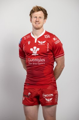 150921 - Scarlets Rugby Squad Headshots - Rhys Patchell