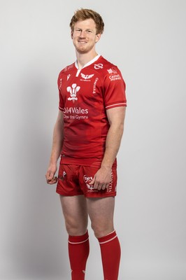 150921 - Scarlets Rugby Squad Headshots - Rhys Patchell