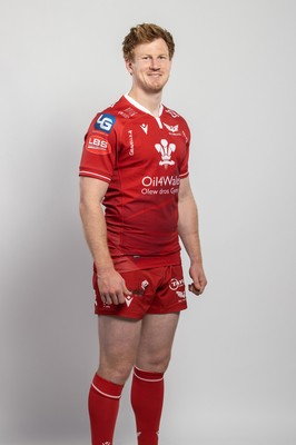 150921 - Scarlets Rugby Squad Headshots - Rhys Patchell