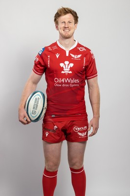 150921 - Scarlets Rugby Squad Headshots - Rhys Patchell