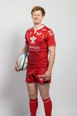 150921 - Scarlets Rugby Squad Headshots - Rhys Patchell