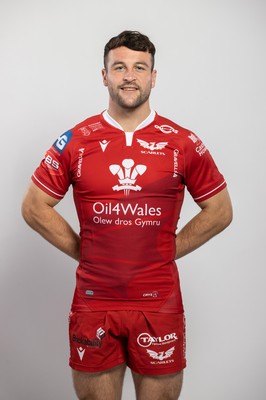 150921 - Scarlets Rugby Squad Headshots - Ryan Conbeer