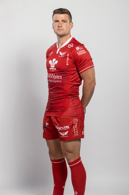 150921 - Scarlets Rugby Squad Headshots - Scott Williams