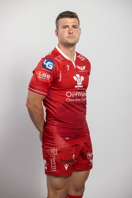 150921 - Scarlets Rugby Squad Headshots - Scott Williams