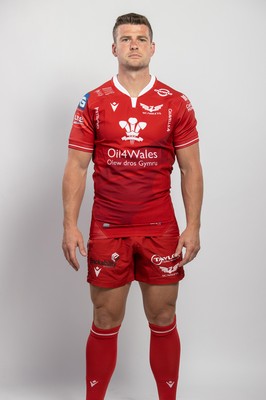 150921 - Scarlets Rugby Squad Headshots - Scott Williams