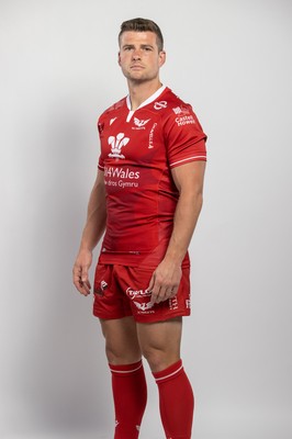 150921 - Scarlets Rugby Squad Headshots - Scott Williams