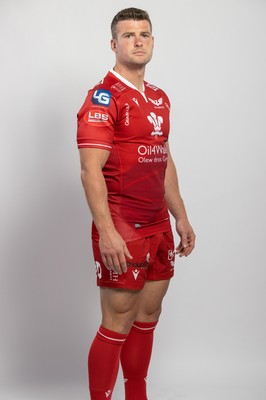 150921 - Scarlets Rugby Squad Headshots - Scott Williams