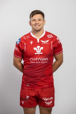 150921 - Scarlets Rugby Squad Headshots - Shaun Evans