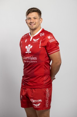 150921 - Scarlets Rugby Squad Headshots - Shaun Evans