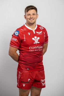 150921 - Scarlets Rugby Squad Headshots - Shaun Evans