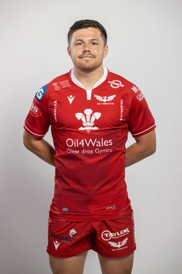 150921 - Scarlets Rugby Squad Headshots - Steff Evans