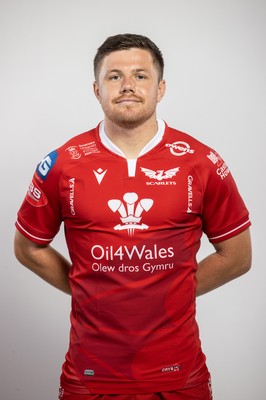 150921 - Scarlets Rugby Squad Headshots - Steff Evans