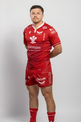 150921 - Scarlets Rugby Squad Headshots - Steff Evans