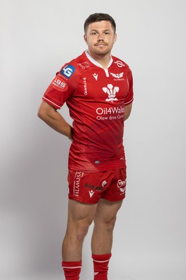 150921 - Scarlets Rugby Squad Headshots - Steff Evans