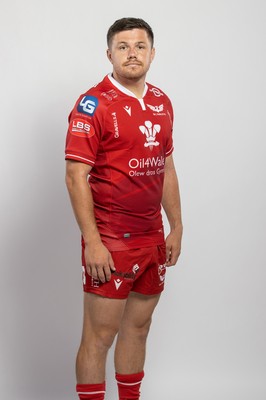 150921 - Scarlets Rugby Squad Headshots - Steff Evans