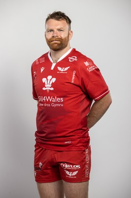 150921 - Scarlets Rugby Squad Headshots - Tom Phillips