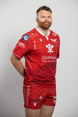 150921 - Scarlets Rugby Squad Headshots - Tom Phillips