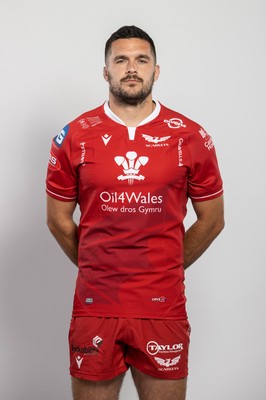 150921 - Scarlets Rugby Squad Headshots - Tom Price