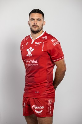 150921 - Scarlets Rugby Squad Headshots - Tom Price