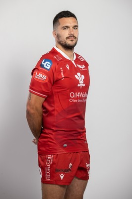 150921 - Scarlets Rugby Squad Headshots - Tom Price