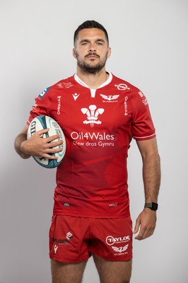 150921 - Scarlets Rugby Squad Headshots - Tom Price