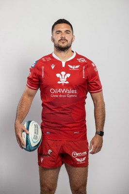 150921 - Scarlets Rugby Squad Headshots - Tom Price