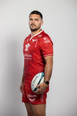 150921 - Scarlets Rugby Squad Headshots - Tom Price