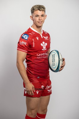 150921 - Scarlets Rugby Squad Headshots - Tom Rogers