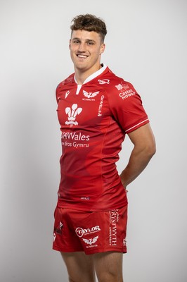 150921 - Scarlets Rugby Squad Headshots - Tomi Lewis